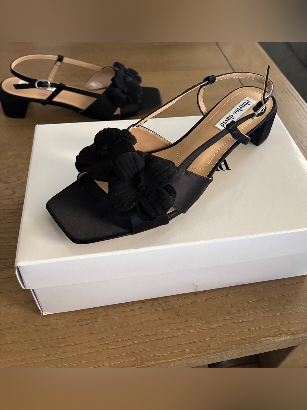 Charles David Black Strappy Floral Pump Sandals women’s 9